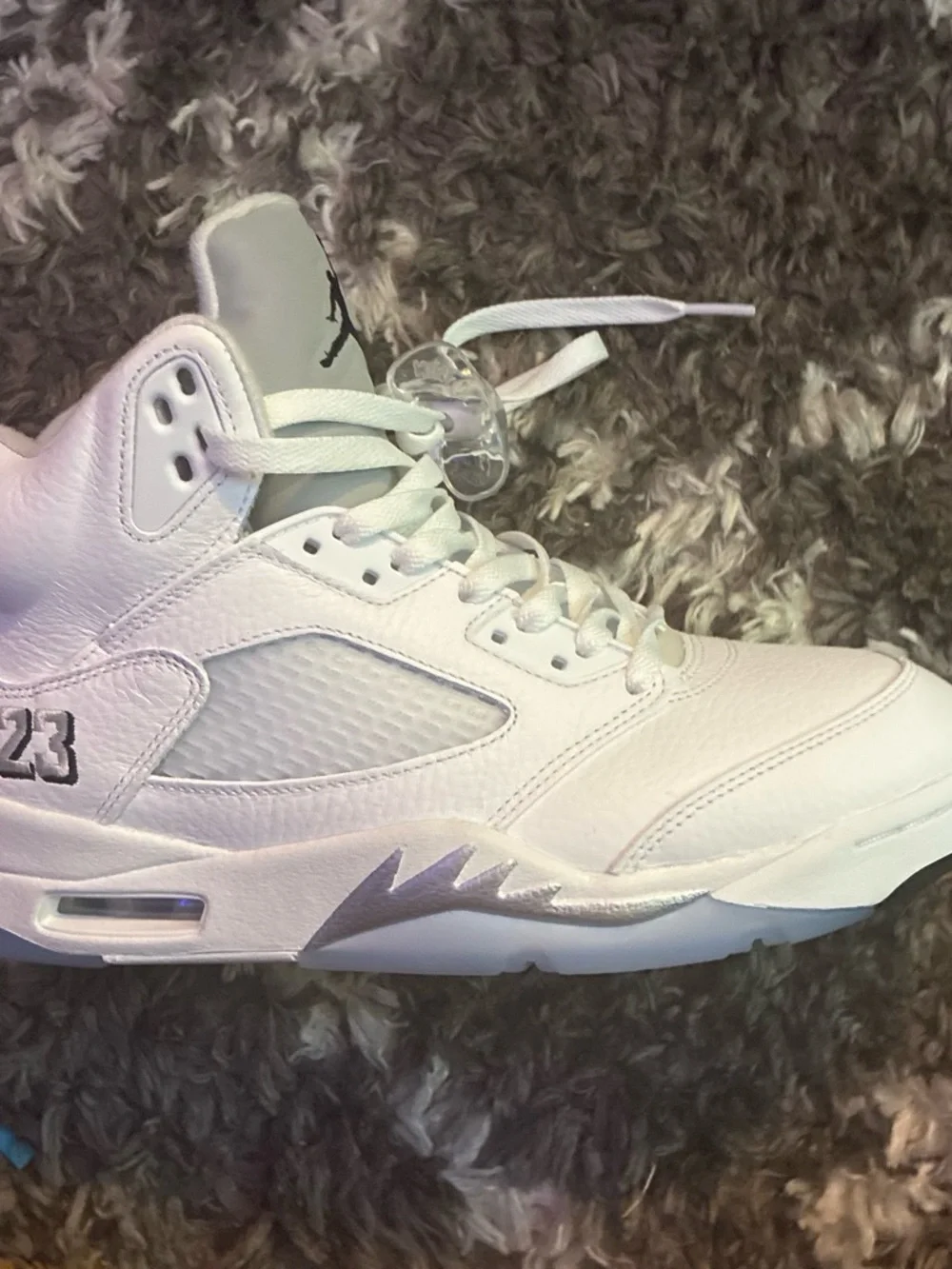 jordan 5 white metallic comes with box and extra lace size 9.5